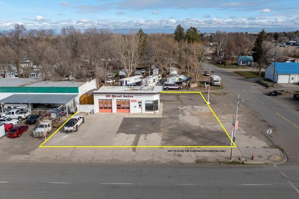 Prime location and photo of old auto store in Jerome Idaho