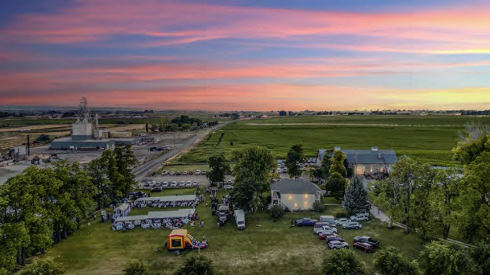 Wide photo of evening event set up at Mountain View Barn  in Jerome, Idaho